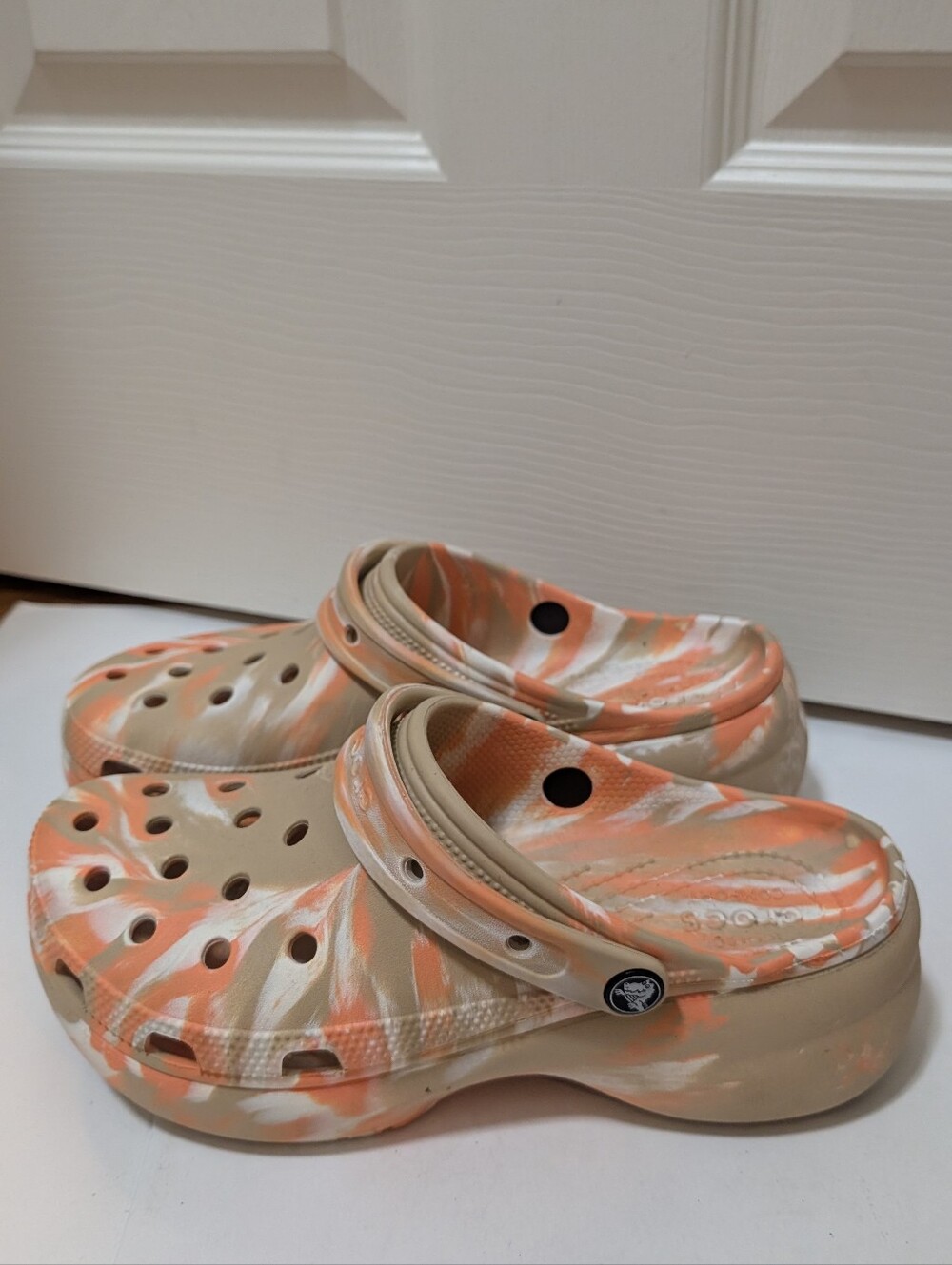 Crocs Classic Platforms Clogs Tan/Orange Marble Women's Shoes Size 10